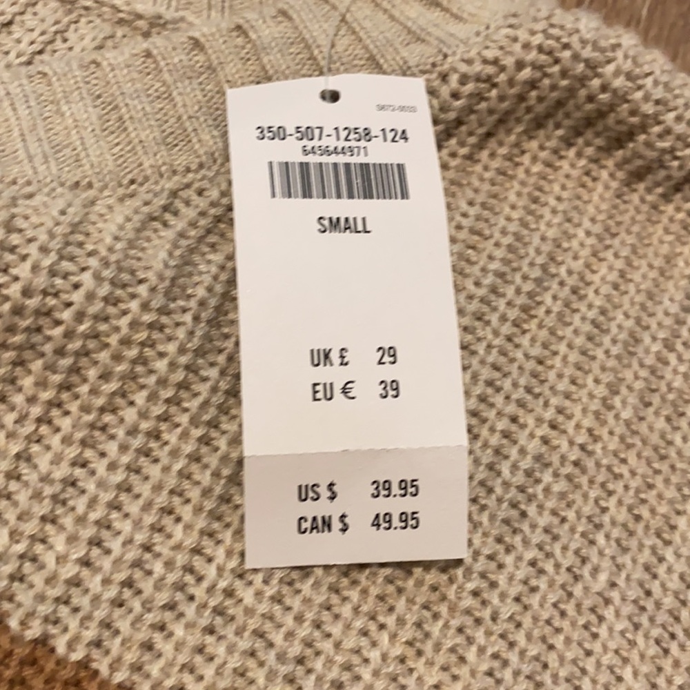 Hollister sweater - Picture 4 of 4